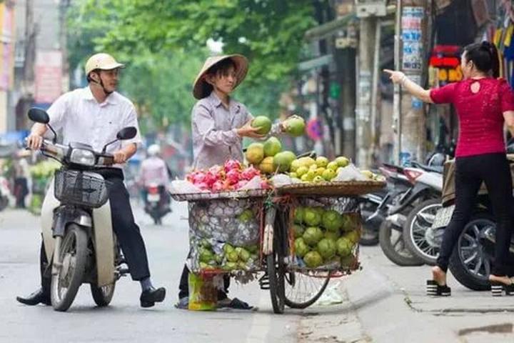 Blouse tay phồng với thiết kế đơn giản và nhẹ nhàng: Blouse tay phồng luôn mang lại